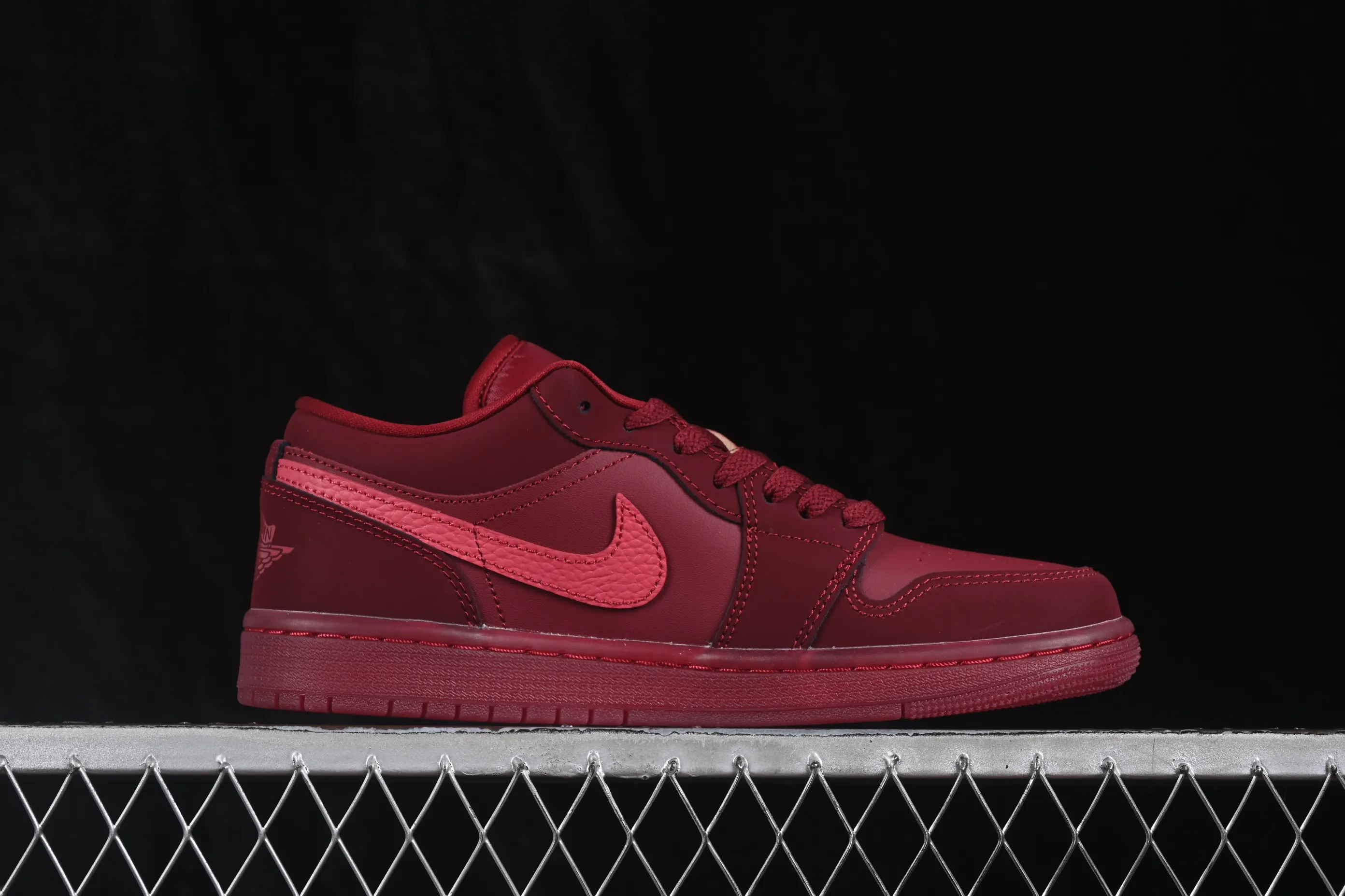 All categories Air Jordan Jordan series basketball shoes Air Jordan 1 Low G version pure original Air Jordan 1 Low AJ1 Joe 1 raw rubber wine red low-top retro culture basketball shoes IB7012-600